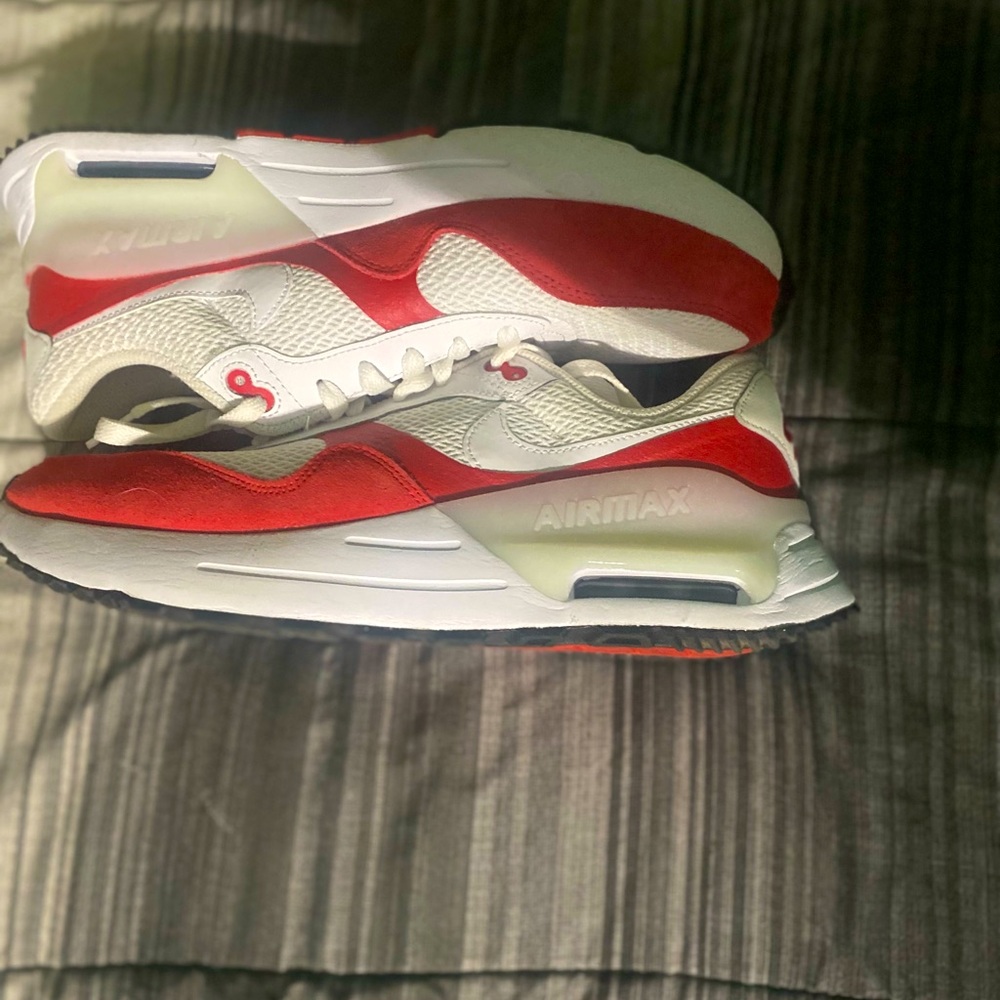 Brand new never worn Nike airmax